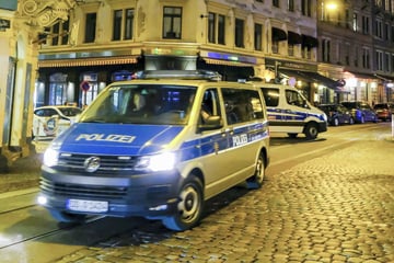 Dresden: Brutale Nacht in Dresdner Neustadt: Erst Attacke auf Sanitäterin, dann Massenprügelei