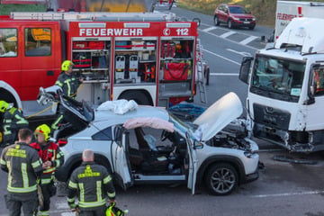 Vorfahrtscrash in Sachsen: Seniorin im Krankenhaus gestorben