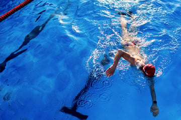 Immer mehr Nichtschwimmer: Warum 800 Bäder trotzdem vor dem Aus stehen!