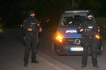 Beim Festival in Wacken: Kampfmittel-Experten durchsuchen Fahrzeug, Fahndung nach zwei Personen