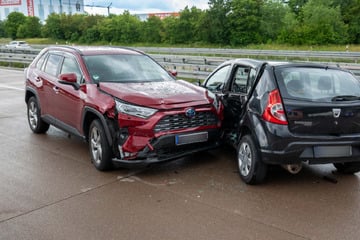 Unfall A9: Massencrash auf A9: Hubschrauber wegen Feuerwehrmann angefordert