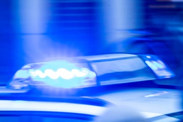 Schwerer Unfall an Eisdiele: Auto gerät außer Kontrolle - mehrere Menschen verletzt