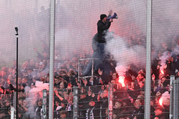 Polizeifazit nach Westsachsen-Derby in Zwickau: Mit Pyrotechnik zu den Gästefans