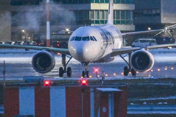 Stuttgart: Flugzeuge vereist: Stuttgarter Flughafen meldet Verspätungen!