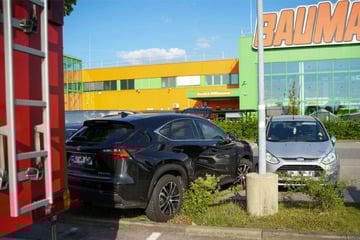 Auspark-Manöver endet tödlich: Senior (†70) stirbt auf Parkplatz