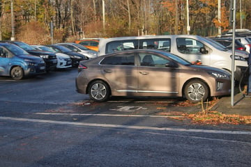 Dresden: Verwirrung in Dresden: Warum fehlen hier die Behinderten-Parkplätze?