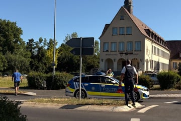 Bluttat auf Firmengelände: Mitarbeiter geht auf Kollegen los - eine Tote, mehrere Verletzte!