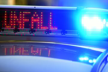 Unfall A66: Audi überschlägt sich bei Unfall auf A66: Frau in Klinik geflogen, Suche nach Hund erfolgreich