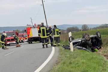 Alkohol am Steuer? Autofahrer nach Überschlag mit Ford schwer verletzt