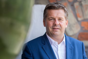 Von Russland gelenkt? Gefälschte Kinder-Vorwürfe gegen Ministerpräsident Schulze