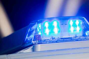 120.000 Euro Schaden! Betrunkener Jaguar-Fahrer kracht rückwärts in Restaurant