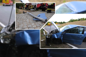Unfall A17: Unfall auf der A17: VW Polo überfährt Verkehrsschild und landet neben der Straße