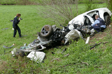 Neue Erkenntnisse nach Horror-Crash: Polizei macht Entdeckung im Unfallwrack
