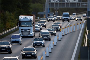 AVUS gesperrt: Gullydeckel sorgt für Stau-Frust