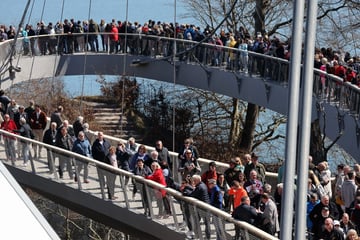 Mehr als eine halbe Million Besucher erklimmen Sky-Walk über dem Königsstuhl
