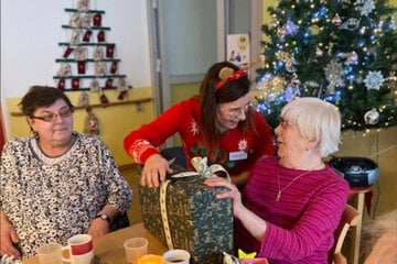 Weihnachtswunder im Altenheim: Fremde erfüllen Wünsche der Bewohner!