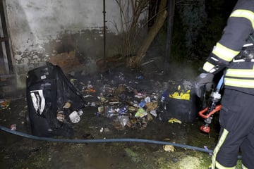 Chemnitz: Feuerwehreinsatz in Chemnitz: Mehrere Mülltonnen abgebrannt