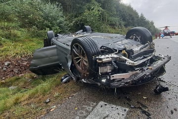 Unfall A38: Starkregen führt zu schwerem Unfall auf A38: Fahrerin und Mädchen schwer verletzt