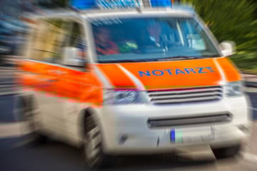 Junger Mann in Plauen mit Messer verletzt: Im Krankenhaus rastet er völlig aus