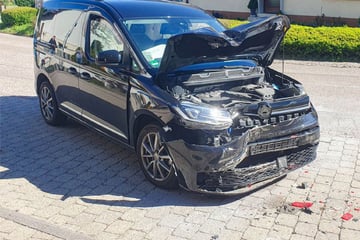 Glück im Unglück: VW prallt gegen Schulbus im Kreis Heilbronn