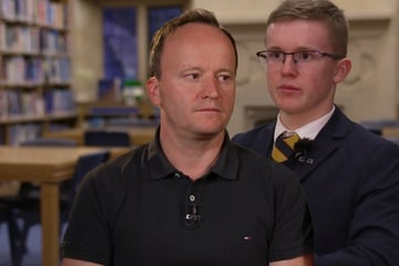 Auswanderer-Sohn geht auf teure Eliteschule, doch Vater verrechnet sich: "Weiß bis heute nicht, wie wir das bezahlen"