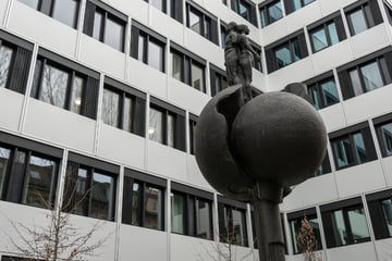Aufenthaltstitel gegen Geld? Mitarbeiterin der Ausländerbehörde vor Gericht