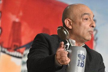 Asül spottet: Söder gibt jedem eine Chance – zum Scheitern