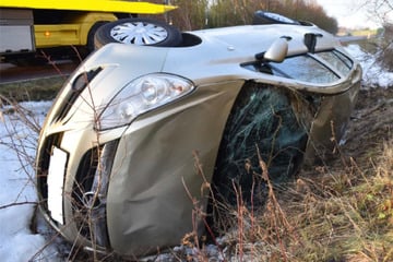 Unfall in Magdeburg: Junge Autofahrerin landet im Straßengraben