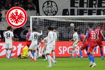 Medizinischer Notfall während Eintracht-Remis: Plötzlich ist es im Stadion mucksmäuschenstill!