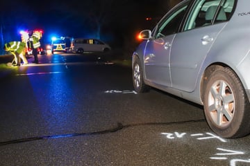 Tödlicher Unfall in der Dunkelheit: Fußgänger von Auto erfasst