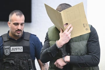 Angeklagte lockten Männer mit Fake-Profilen in brutale Falle