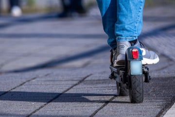 Tuner-Treffen: Polizei überprüft Jugendliche und zieht E-Scooter aus dem Verkehr