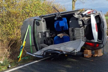 Zwei Kinder schwer verletzt: Familienauto kracht in der Altmark frontal gegen Baum