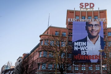 SPD-Politiker sorgt mit "N-Wort"-Plakat für Aufregung: Das sagt er zu den Vorwürfen