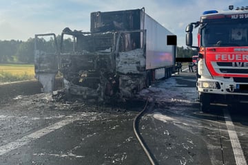 Unfall A9: Lkw brennt auf A9 Richtung München: Erst nach Mitternacht ist alles wieder frei
