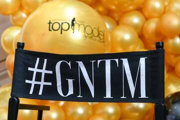 GNTM: Bondage-Walk und Pinsel-Spritzer: GNTM-Kandidaten zeigen viel Haut für Paris Hilton