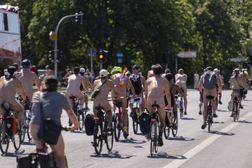 Berlin: Was ist denn hier los? Hunderte Nackte radeln durch Berlin