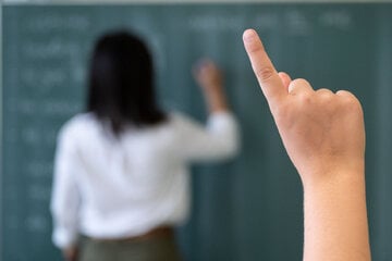 Kündigung wegen Zusatzstunden: Lehrerin verliert vor Gericht!