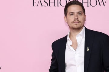 Gesuchter Straftäter dringt auf Promi-Anwesen ein: Ex-Kinderstar überwältigt Eindringling mit Waffe