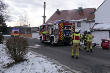 Brand bricht in Heizungsraum aus: Hausbesitzer muss ins Krankenhaus gebracht werden