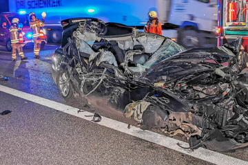 Unfall A6: 24-Jähriger kracht unter Sattelzug: Ein Wunder, dass er das überlebt!