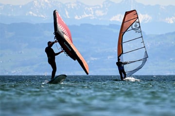 Entkräftet auf dem Wasser: Polizei rettet erschöpften Surfer aus dem Bodensee