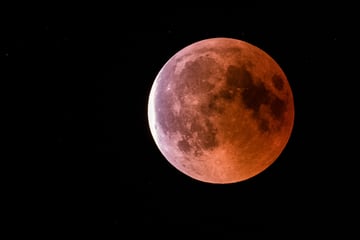 Besonderes Naturschauspiel: Wo die totale Mondfinsternis in Sachsen zu sehen sein wird