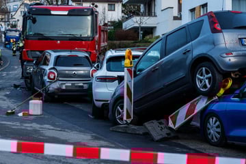 Führerloser Lkw hinterlässt Schneise der Verwüstung