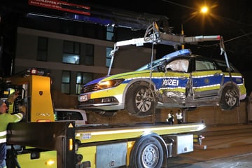 Dresden: Streifenwagen kollidieren in Dresden: Vier verletzte Polizisten nach wilder Verfolgungsfahrt!
