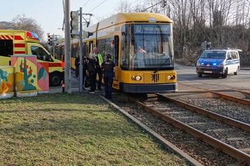 Straßenbahn erfasst Fußgänger in Dresden
