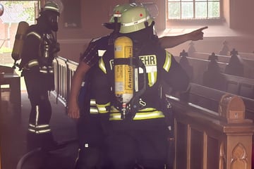 Feuer in Kirche: Psychisch auffälliger Mann am Brandort gesichtet, Person festgenommen