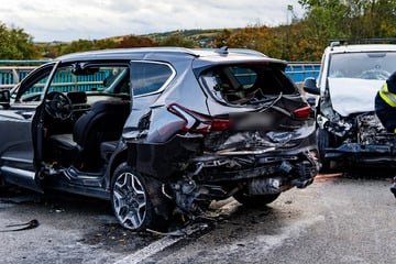 Schwerer Crash mit mehreren Autos auf der A60: Fünf Verletzte, darunter zwei Kinder