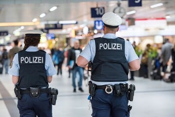 Mann zweimal ohne Ticket im ICE, dann klicken die Handschellen