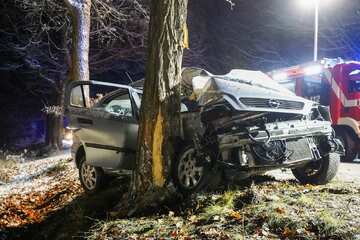 Glätte-Crash bei Hoyerswerda! Zwei Teenager schwer verlett